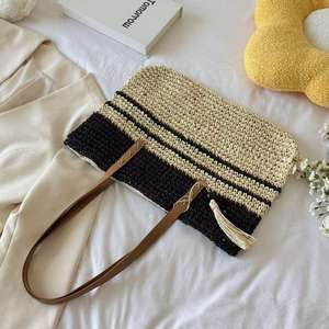 Sac à bandoulière noir en paille tressée à deux anses, carré horizontal avec pompons, fermeture éclair, portable pour le quotidien - Product Image 5