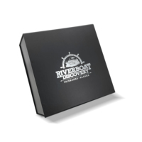 Caja Plegable de Lujo para Camisetas, Negra, Acabado Mate, Cartón con Impresión en Dorado, Empaque Artístico de Lujo para Ropa, Logotipo Personalizado