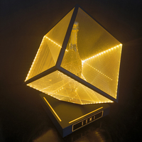 Présentoir de bouteille à LED en forme de cube d'alcool, support lumineux rechargeable, présentoir rotatif de bouteille de cube magique pour la salle d'exposition