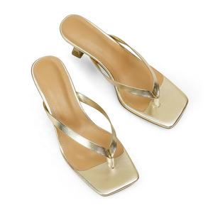 <span class=keywords><strong>Sandali</strong></span> infradito da donna <span class=keywords><strong>con</strong></span> <span class=keywords><strong>tacco</strong></span> quadrato a punta quadrata e <span class=keywords><strong>tacco</strong></span> <span class=keywords><strong>basso</strong></span> ODM OEM scarpe da donna - Product Image 5