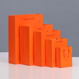 ถุงกระดาษช้อปปิ้งของขวัญ KM Promotional OEM ผลิตในจีน ขายส่ง พิมพ์โลโก้ตามสั่ง พร้อมริบบิ้นตกแต่ง รีไซเคิลได้ ใช้ในซูเปอร์มาร์เก็ต - Product Image 3