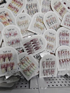 Faux Ongles Longs Pointus Faits Main à Coller – Vente en Gros, Esthétique de Luxe, Fleurs 3D et Perles – Fournisseur Grossiste - Product Image 1