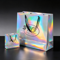 Sacs shopping en papier holographique métallisé scintillant avec poignée en ruban noir pour les boutiques de vêtements de marque