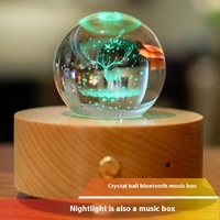 Noël sculpté en bois massif Bluetooth boîte à musique créatif cadeau en bois ornement boule de cristal rougeoyante gravé boîte à musique en cristal