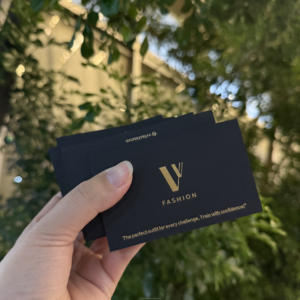 Cartão de Visita de Luxo de Alta Qualidade com Folha de Ouro, Relevo, Verniz UV Localizado e Relevo Seco - Product Image 2