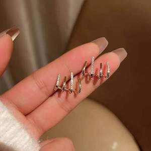 Wholesale High Quality <strong>Earrings</strong> High Grade Feeling Trendy Retro Silver Needle Diamond Four <strong>Claw</strong> Ear Cuff <strong>Earrings</strong> - Product Image 3