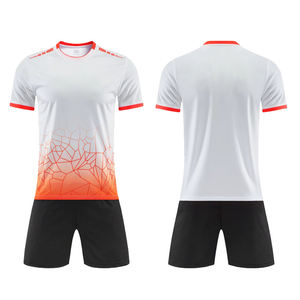 Maillots de football au design classique sublimé et bon marché, uniformes de club de football de l'équipe d'hommes, uniformes de football personnalisés, vêtements de football pour garçons - Product Image 2