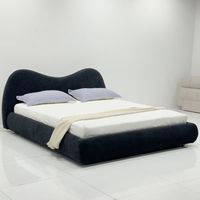 Lit double de style vintage minimaliste, design sommet de montagne ondulé, rembourré en velours noir pour chambre principale
