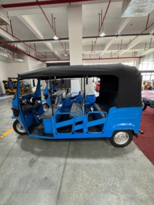Tricycle Tuk Tuk à <span class=keywords><strong>trois</strong></span> <span class=keywords><strong>roues</strong></span> avec cabine, moteur électrique 200cc, moteur 1000W, usage passagers en Inde et en Afrique - Product Image 3