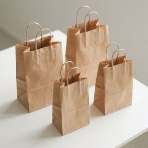 Sacs en papier kraft miniatures personnalisés en gros avec poignée, impression de logo sur mesure pour vêtements, emballage personnalisé - Product Image 3