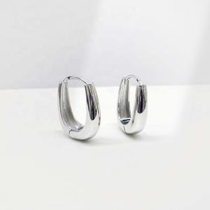 Pendientes de aro geométricos coreanos clásicos de plata 925, elegantes, minimalistas, occidentales, redondos y sencillos para mujer. - Product Image 5