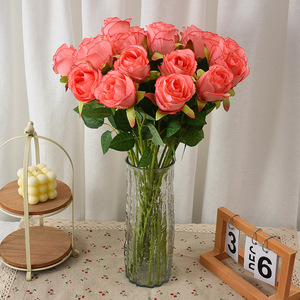 Vente en gros de roses artificielles en velours DIY, fleurs de roses bulgares en flanelle pour les décorations de mariage, de la Saint-Valentin et de Thanksgiving - Product Image 3