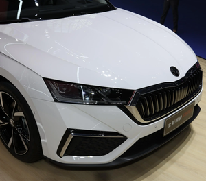 <span class=keywords><strong>Skoda</strong></span> <span class=keywords><strong>Octavia</strong></span> PRO TSI280 Luxury Edition Voiture à essence 5 portes 5 places élégante avec <span class=keywords><strong>caractéristiques</strong></span> opulentes 2025 - Product Image 3