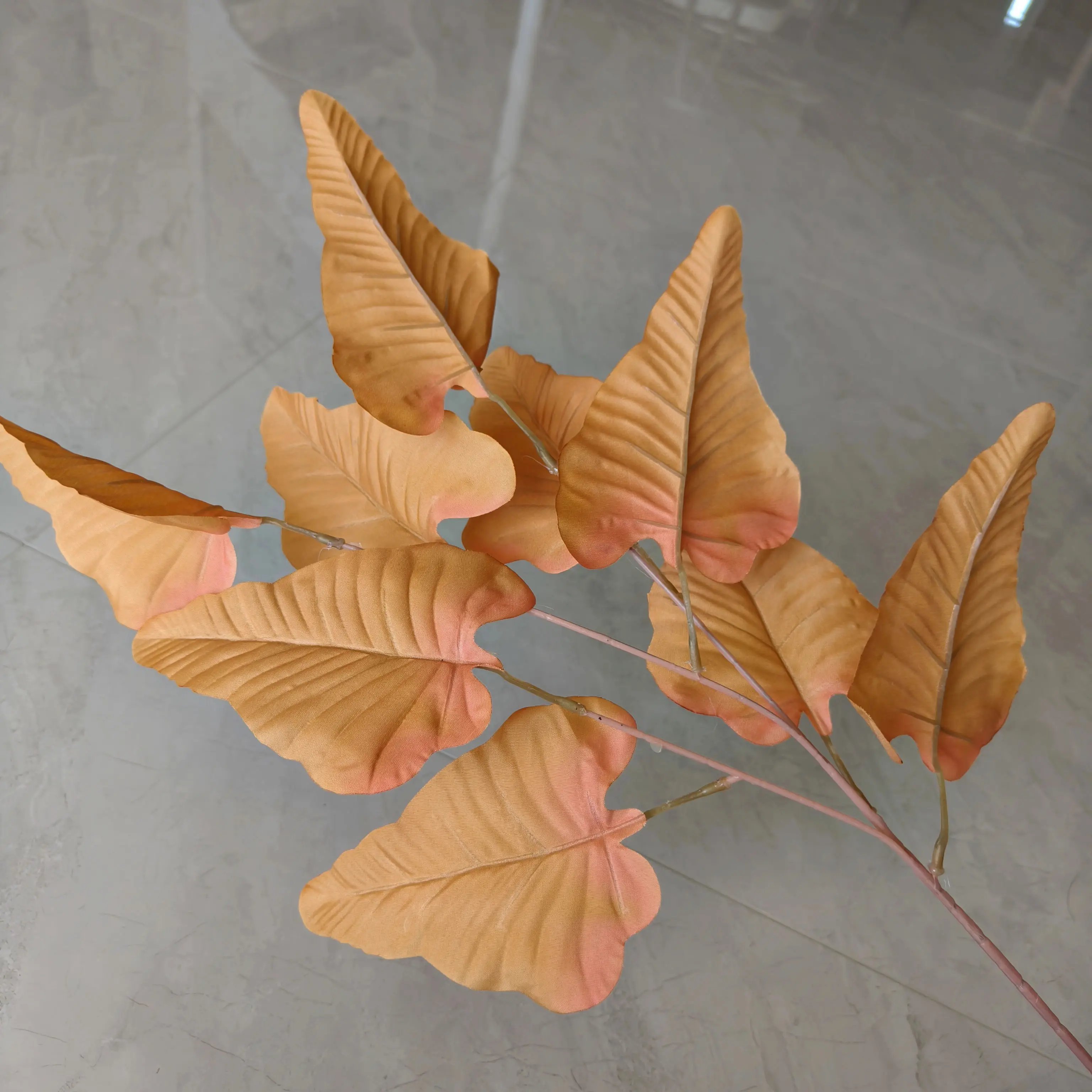YIWAN YZY Hot sale horseshoe leaf silk leaves Artificial Plastic stems Artificial eucalyptus leaf for wedding home decorative