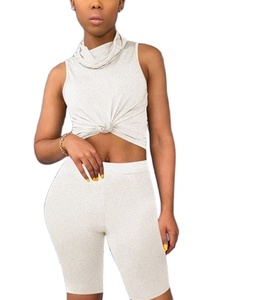 Conjunto de dos piezas sin mangas para mujer, Sudadera con capucha y estampado de letras, Top y pantalones cortos con encaje lateral - Product Image 1