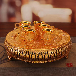 Juego de Copas de Vino Chapadas en Oro con Ocho Elegantes Copas y Bandeja de Servicio Coordinada para Hostelería de Lujo y Bodas - Product Image 2