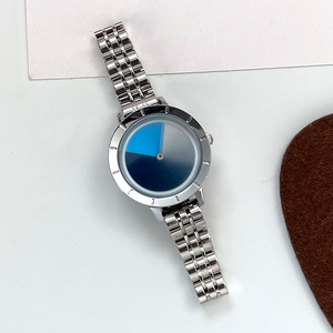 Reloj plateado minimalista para mujer, esfera con gradiente azul, pulsera de acero inoxidable, reloj de pulsera moderno de cuarzo - Product Image 2