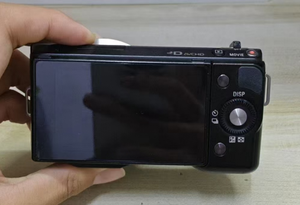กล้องดิจิตอลมือสอง 16MP APS-C รุ่น NEX-5N พร้อมเลนส์ 35 มม. F1.6 ความเร็ว 10.0fps เลนส์เปลี่ยนได้ ชุดกล้องครบชุด - Product Image 3