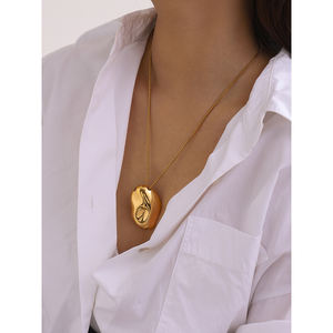 J & D Ins Popular 18K chapado en oro collar de acero inoxidable Irregular martillo cóncavo collar con colgante grande - Product Image 2