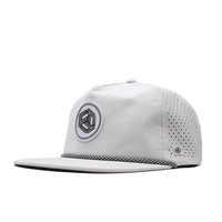 Oem Fabriek Groothandel Op Maat Pvc Patch Logo 5 Panel Mesh Baseball Cap Lasergesneden Gat Hiphop Ademende Gorras