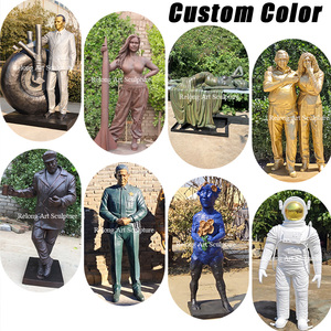Statua in Bronzo Dorato a Grandezza Naturale RELONG, Scultura 'Il Mondo Ti Apparti' in Stile Europeo, Personalizzabile per Parchi e Giardini - Product Image 6