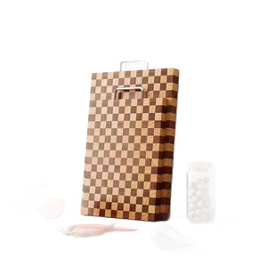 เขียงไม้ลายตารางสี่เหลี่ยมผืนผ้าพร้อมที่จับสำหรับหั่นอาหารในครัว - Product Image 5