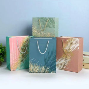 Sacs cadeaux en papier de luxe pour vêtements floraux, sacs à provisions de souvenir haut de gamme, sacs à main haut de gamme, logo personnalisé, fournitures d'emballage en gros - Product Image 1