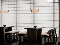 Table à manger carrée en bois et pierre de style ferme moderne, ensemble de chaises de salle à manger en bois, mobilier de restaurant extérieur commercial durable, 4 places