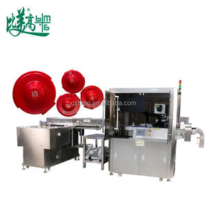 Machine de marquage laser automatique à grande vitesse pour bouchons de bouteilles de lait |   pour logo, date, code QR |   avec chargement/déchargement automatique et élimination des défauts - Product Image 4