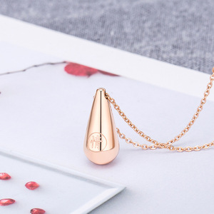 จี้รูปหยดน้ำเคลือบทองคำ 18K สีโรสโกลด์ ดีไซน์สร้างสรรค์จากไทเทเนียมสตีล พร้อมตัวอักษรแทนความรัก สำหรับเป็นของขวัญวันวาเลนไทน์ สร้อยคอสำหรับทุกเพศ - Product Image 2