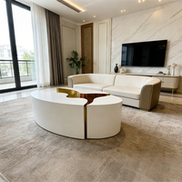 Ensemble de tables basses modernes de luxe, blanches, géométriques irrégulières, tables centrales, base dorée polie, meubles minimalistes pour salon