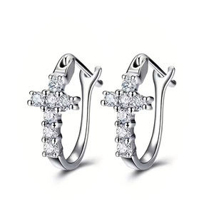 Orecchino a clip quadrato da donna, accessorio semplice per l'uso quotidiano, gioiello alla moda per outfit. - Product Image 1