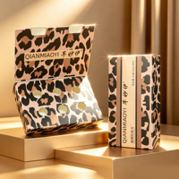 Boîte rigide de style livre à imprimé léopard avec plateau intérieur découpé avec précision pour un emballage sécurisé des produits, boîtes personnalisées
