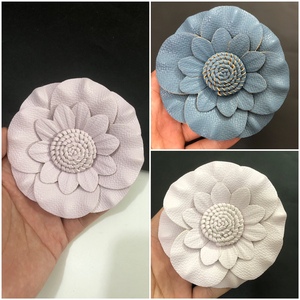 Elegante ramillete de Camelia de 10,5 cm y broche horquilla pequeña fragante en forma de flor de PU joyería accesorio grande para ropa - Product Image 3
