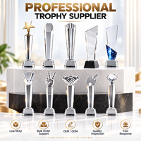 Trophée en cristal massif gravable avec texte et formes multiples sur base en cristal