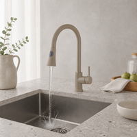 Robinet de cuisine moderne crème avec douchette extractible, modes bulles et jet, levier unique pivotant à 360° pour évier de cuisine et usage domestique