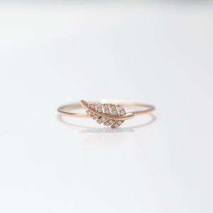 แหวน LEAF สีชมพู ทอง 14K เพชร เครื่องประดับขายส่ง แหวนมินิมอลแบบซ้อนได้ ผู้ผลิตเครื่องประดับสั่งทำพิเศษ รับผลิตแบบ OEM ODM - Product Image 4