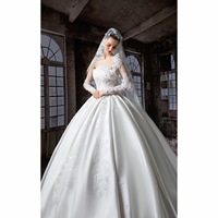 Robe de mariée blanche sur mesure en satin, coupe princesse, longueur ras du sol, avec fleurs et traîne chapelle, fabricant OEM ODM, pour la mère de la mariée