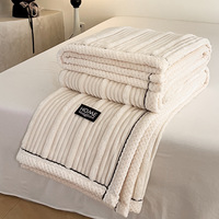 Couvertures en fausse fourrure de lapin couverture moelleuse chaude en peluche douce personnalisée pour l'hiver couverture à rayures épaisses pour lit