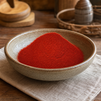 Poudre de Gochugaru, paillettes de piment coréen premium authentiques, légèrement sucrées, saveur umami intense, couleur rouge vif, chaleur douce.