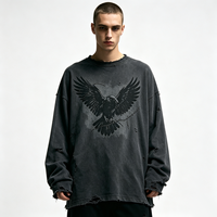 Sweat-shirt oversize à col rond délavé à l'acide, imprimé Kornit DTG graphique Corbeau sur branche, multi-déchirures, bords bruts, style streetwear