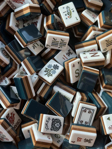 Juego de Mahjong Acrílico Plegable de Lujo, Estilo Americano Moderno, Ecológico, de 4 Capas, con 160 Piezas, Patas Plegables, Portátil, Modelo Lyla - Product Image 2
