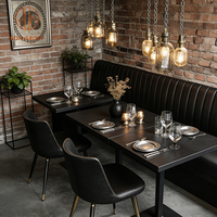 Ensemble de chaises de banquettes industrielles droites en cuir noir avec table en marbre et structure en bois pour café, restaurant, hôtel, mobilier commercial