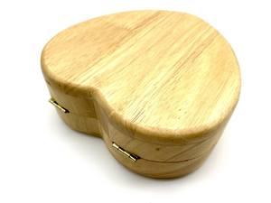 กระเป๋าคลัทช์เมทัลลิกสุดหรูสำหรับผู้หญิง ให้ลุคที่ดูมีเสน่ห์ เหมาะสำหรับงานปาร์ตี้ ออกแบบมาเพื่อผู้หญิงที่ต้องการความสง่างามในงานแต่งงาน ของขวัญสุดพิเศษ - Product Image 4