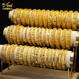 Bracciali in <span class=keywords><strong>Oro</strong></span> Sabbiato per Donna, Placcati in <span class=keywords><strong>Oro</strong></span> <span class=keywords><strong>24K</strong></span>, con Totem Intagliato, Vendita all'Ingrosso - Product Image 1