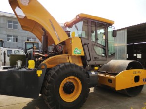 Single Drum Vibrations verdichter XS143J 14 Tonnen Vibrator-Verdichter walze mit Padfeet - Product Image 6