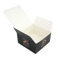 Boîte en carton noire avec impression de la marque Silver Font pour 8 brownies protéinés faibles en glucides, emballage cadeau