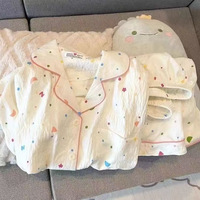 طقم بيجامة قطنية مجعدة للنساء بطباعة الكرز، أبيض اللون بأكمام قصيرة وشورت، ملابس نوم وملابس منزلية