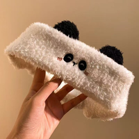 Serre-tête en peluche moelleux avec oreilles de panda mignonnes, bande Velcro réglable, idéal pour le lavage du visage, l'application de masques faciaux et le maquillage.