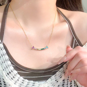 Nuova Collana in Acciaio al Titanio con Cristallo Quadrato Arcobaleno, Stile Mori di Lusso Leggero, Catena Resistente all'Ossidazione per Donne - Product Image 2